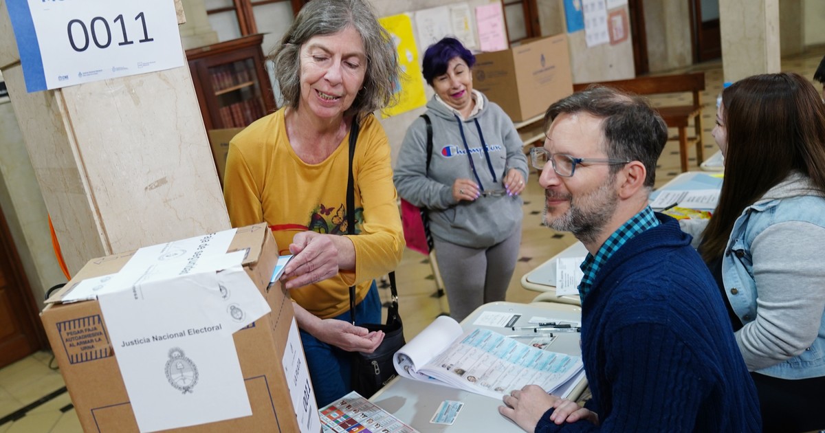hubo pocos votos en blanco, pero más nulos
