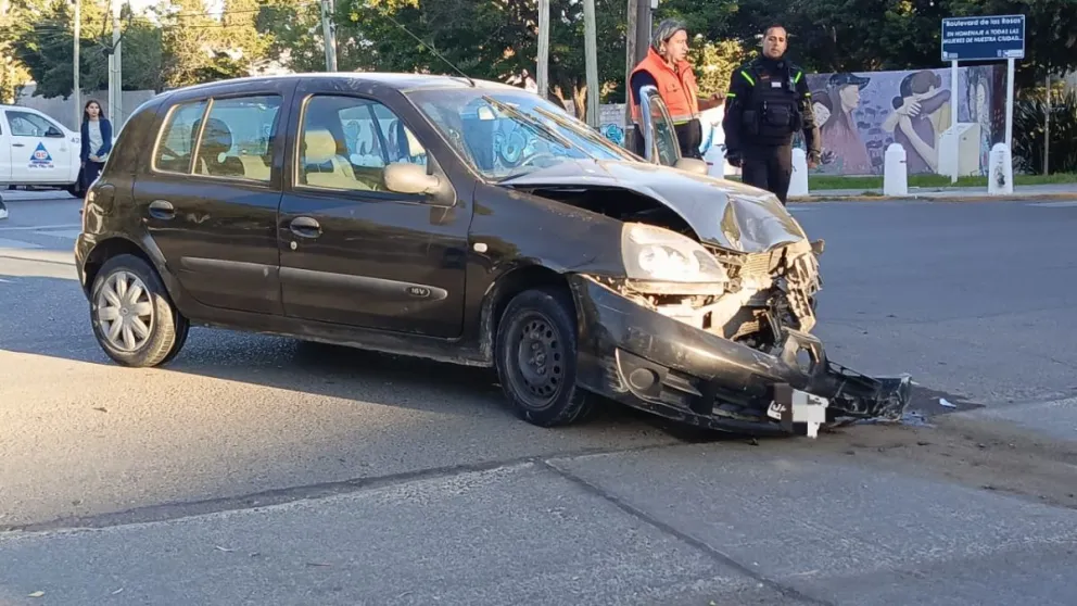 Accidente grave en la intersección de Alsina y Maipú