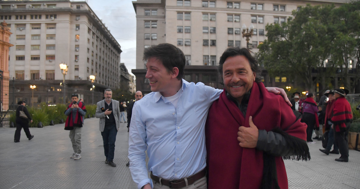 Un gobernador pidió que Adorni sea un jefe de Gabinete con poder de decisión y dejó críticas a Mauricio Macri