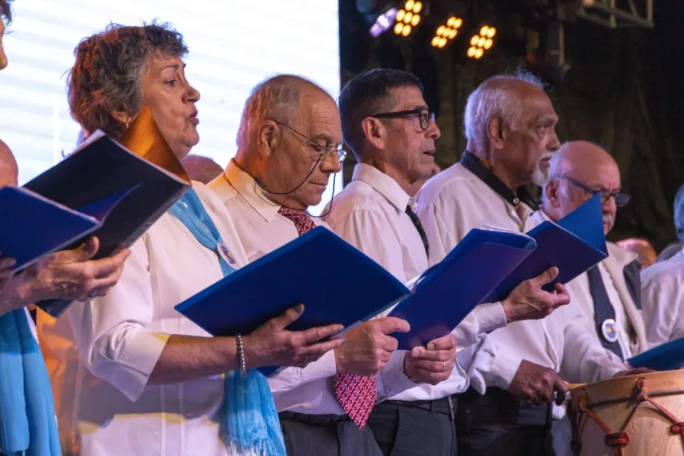 Emotiva celebración por los 20 Años del Coro Municipal "Voces Comodorenses"