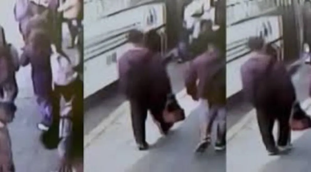 Identifican al colectivo que embistió a una adolescente en parada céntrica