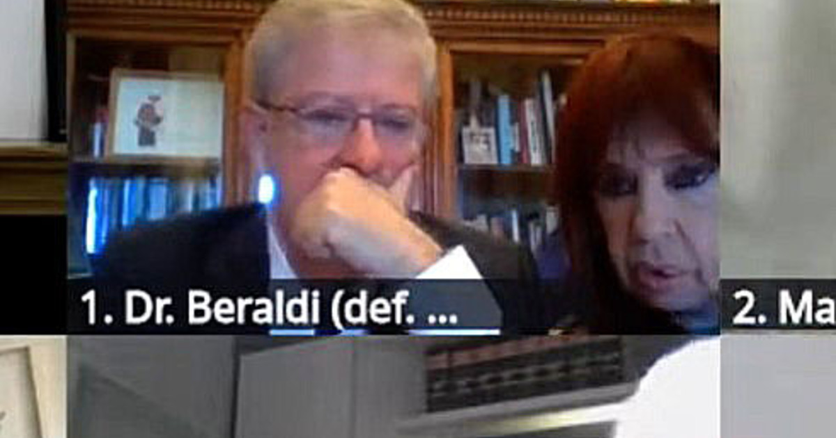 Con una Cristina Kirchner escondiéndose de la cámara del Zoom, comenzó el histórico juicio oral de los Cuadernos de las Coimas