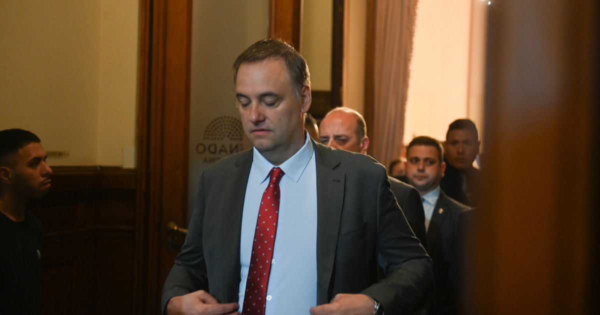 El Gobierno avanza con un nuevo achique del Estado y quiere reducir un 10% el personal