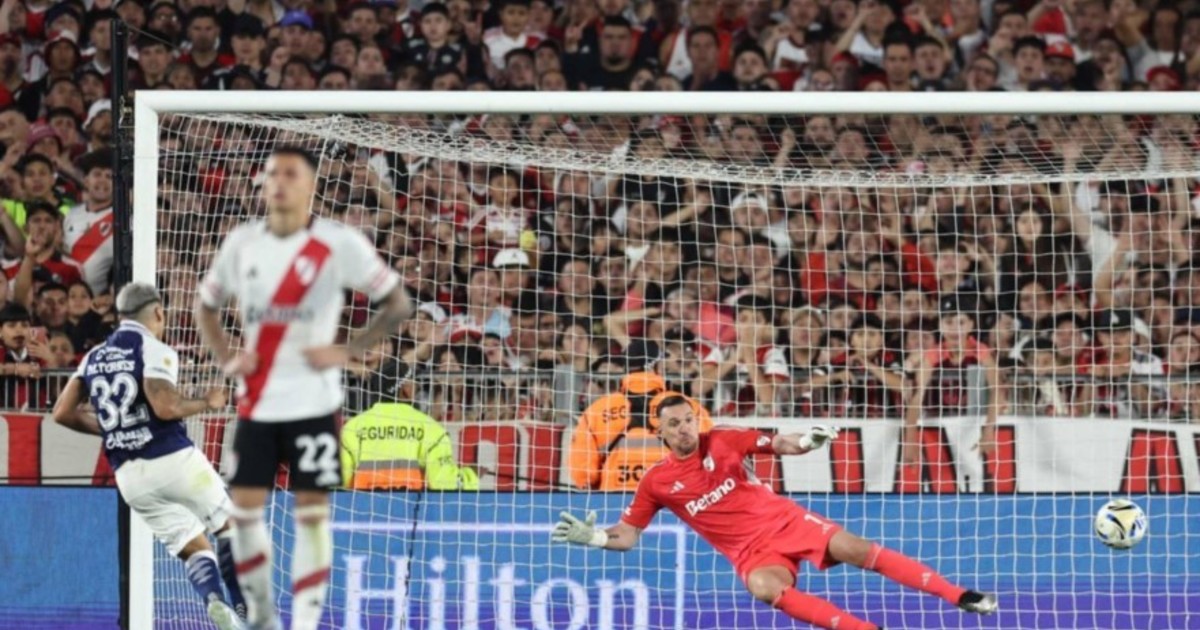 El verdugo de River y la historia con su abuelo para llegar a Gimnasia :: Olé