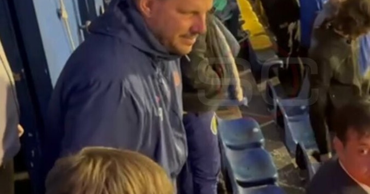 El tenso cruce del técnico de San Lorenzo con un hincha de Rosario Central: "Hace tres meses no cobro" :: Olé