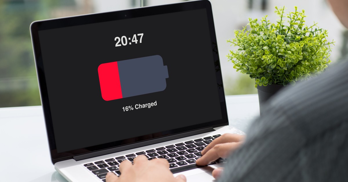 Impacto de tener una notebook siempre enchufada en la duración de la batería.