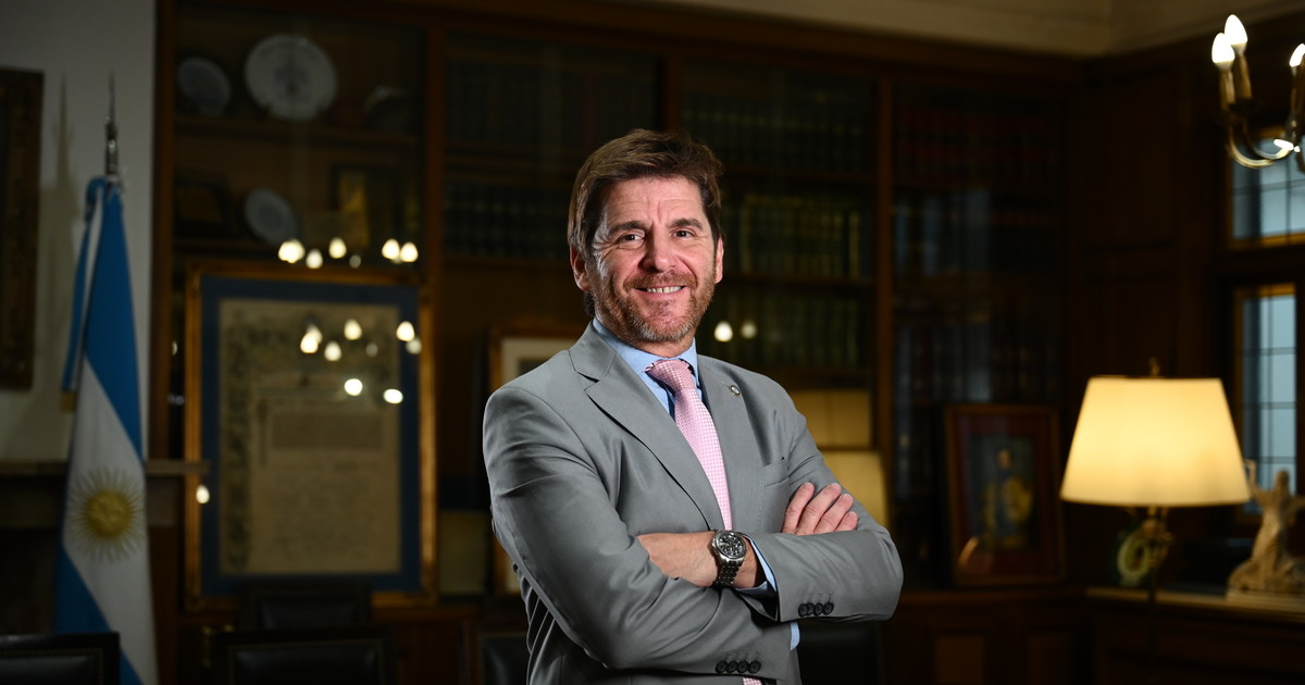 "hay que concientizar a la ciudadanía para que advierta la importancia de tener un poder judicial independiente"