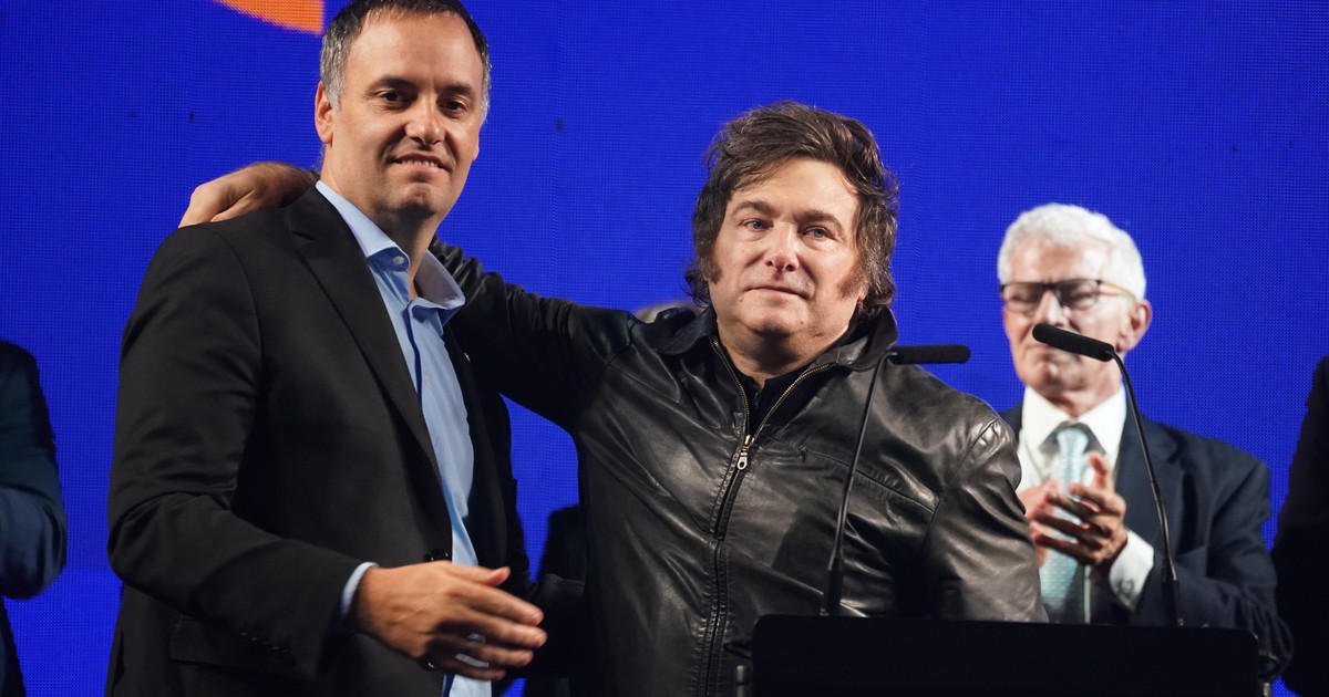 el Presidente le toma juramento a Manuel Adorni y vuelve a viajar a los Estados Unidos