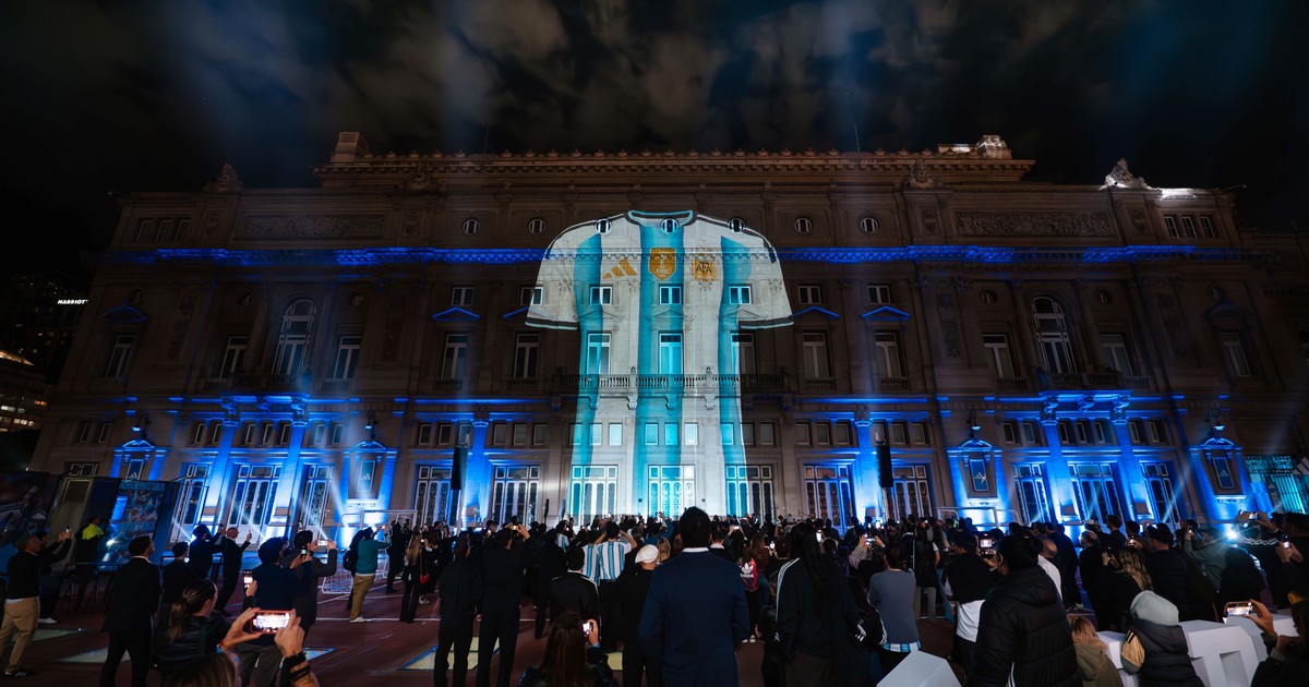 La imponente presentación de la camiseta de la Selección Argentina en el Teatro Colón