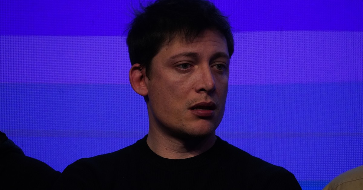 tras las renuncias de Francos y Catalán, el Presidente evalúa un nuevo "superministerio" para Santiago Caputo