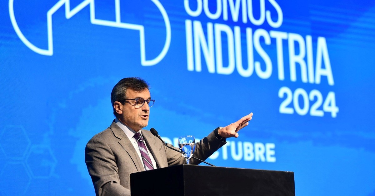 Los industriales apoyan las reformas de Milei, pero quieren reunirse con Caputo para pedir políticas en favor del sector