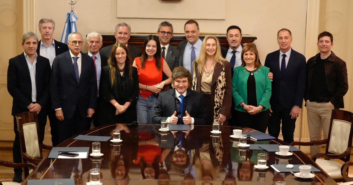 Milei mostró a su nuevo Gabinete y arengó a "trabajar entre todos" para sacar cuatro temas clave en el Congreso