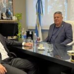 Utilice este título los chats que comprometen al dueño de Sur Finanzas con el borrado de pruebas y cree en base a ese titulo original un titulo nuevo, preciso, comprensible y que no pierda relacion con el titulo original. Necesito que me devuelvas solo y nada mas que el titulo nuevo.