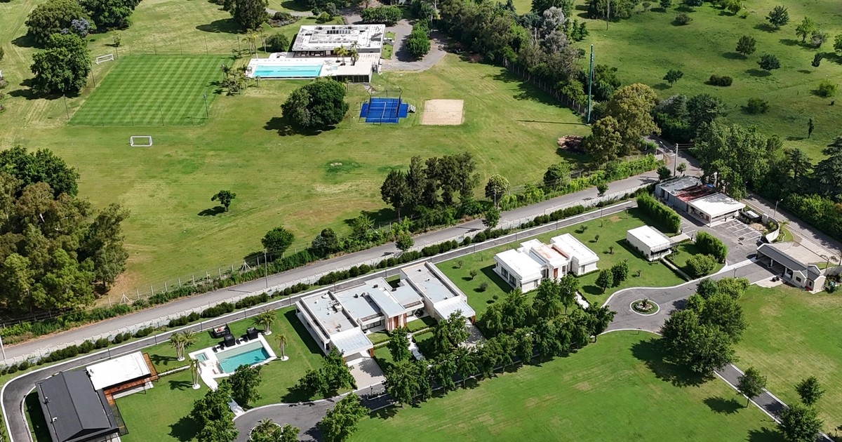 Pusieron el secreto de sumario en la causa por la mansión en Pilar y allanaron un estudio contable