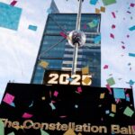 Artistas de renombre y talentos emergentes brillan juntos en Times Square.