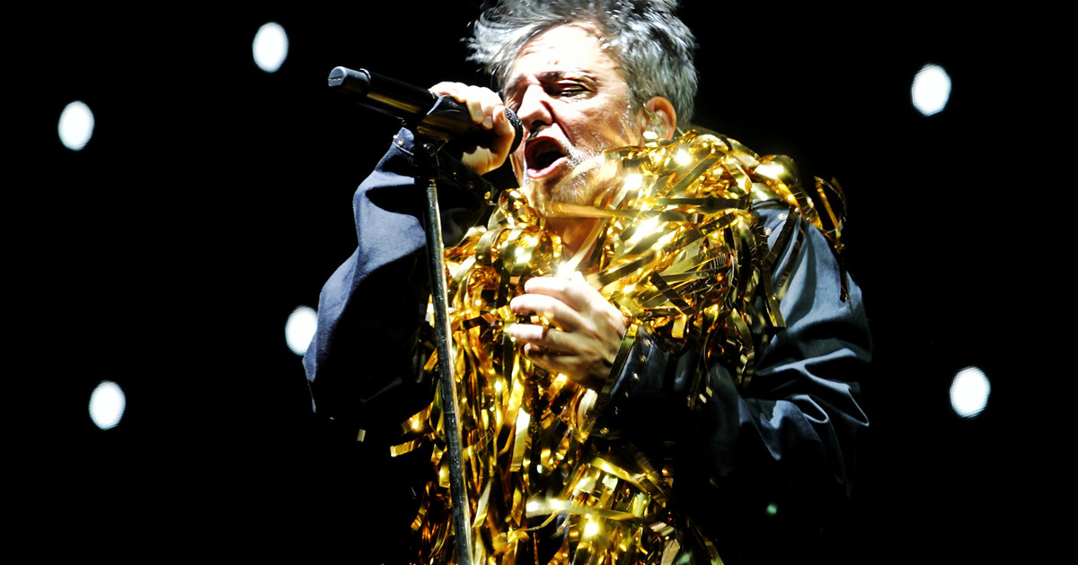 Babasónicos llenó Ferro y ratificó su popularidad masiva con una nueva generación de fans