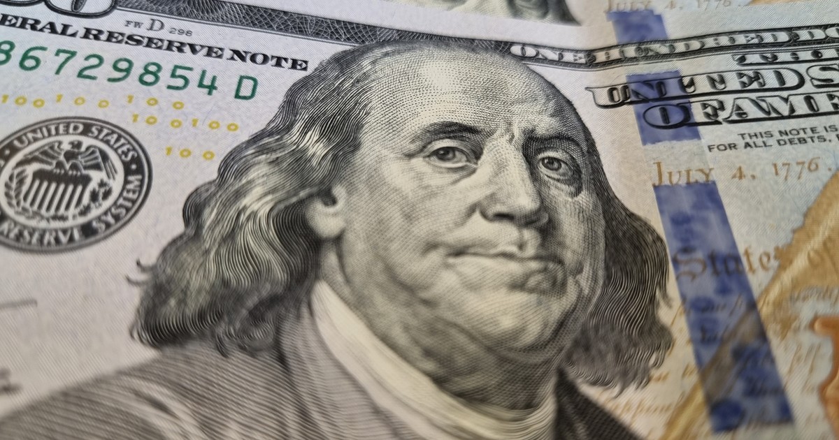 Sube el dólar tras el cambio en las bandas y llega a su nivel más alto en lo que va del mes