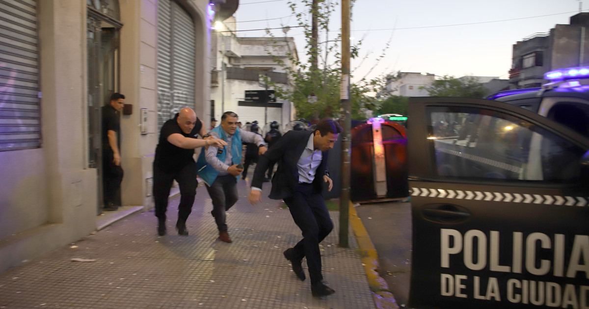 citan como imputados a Moretti y otros ocho dirigentes por "desobediencia"