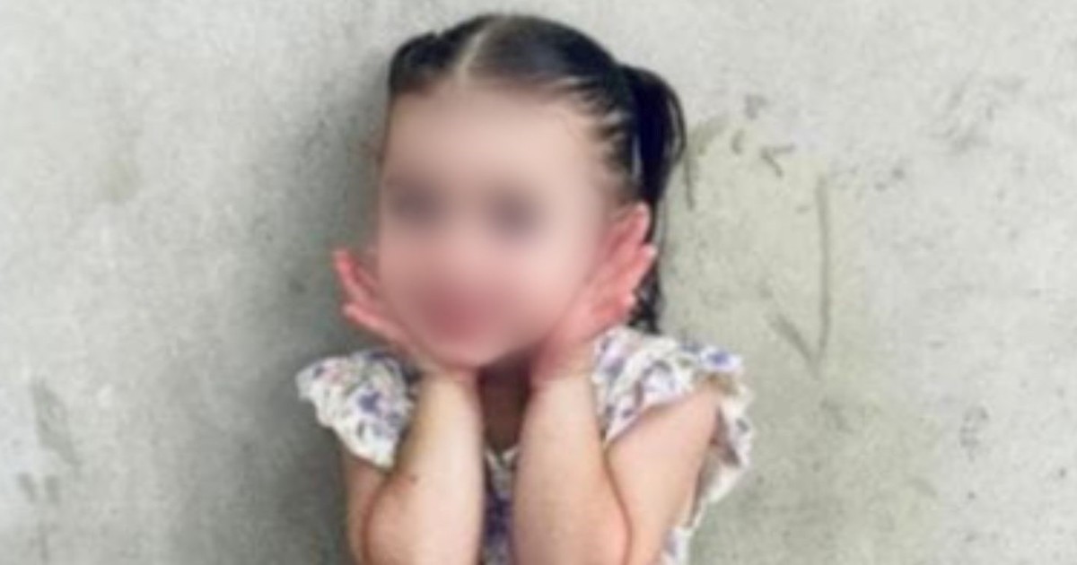 su estado es crítico y apuntan a la agente que manejaba