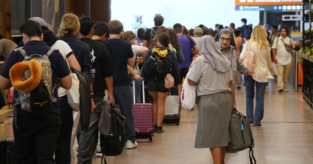 Dictaron la conciliación obligatoria y se levantó el paro de controladores aéreos previsto para este martes