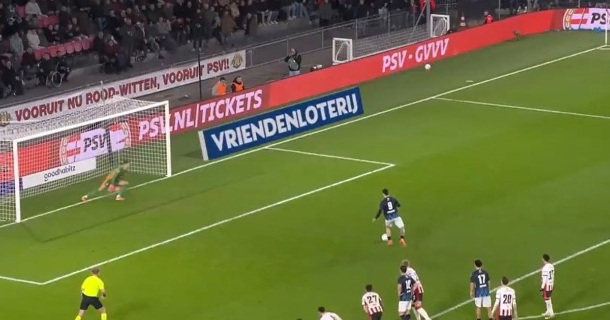¿Se paró antes de patear? El llamativo penal de un jugador en Países Bajos que dio la vuelta al mundo :: Olé