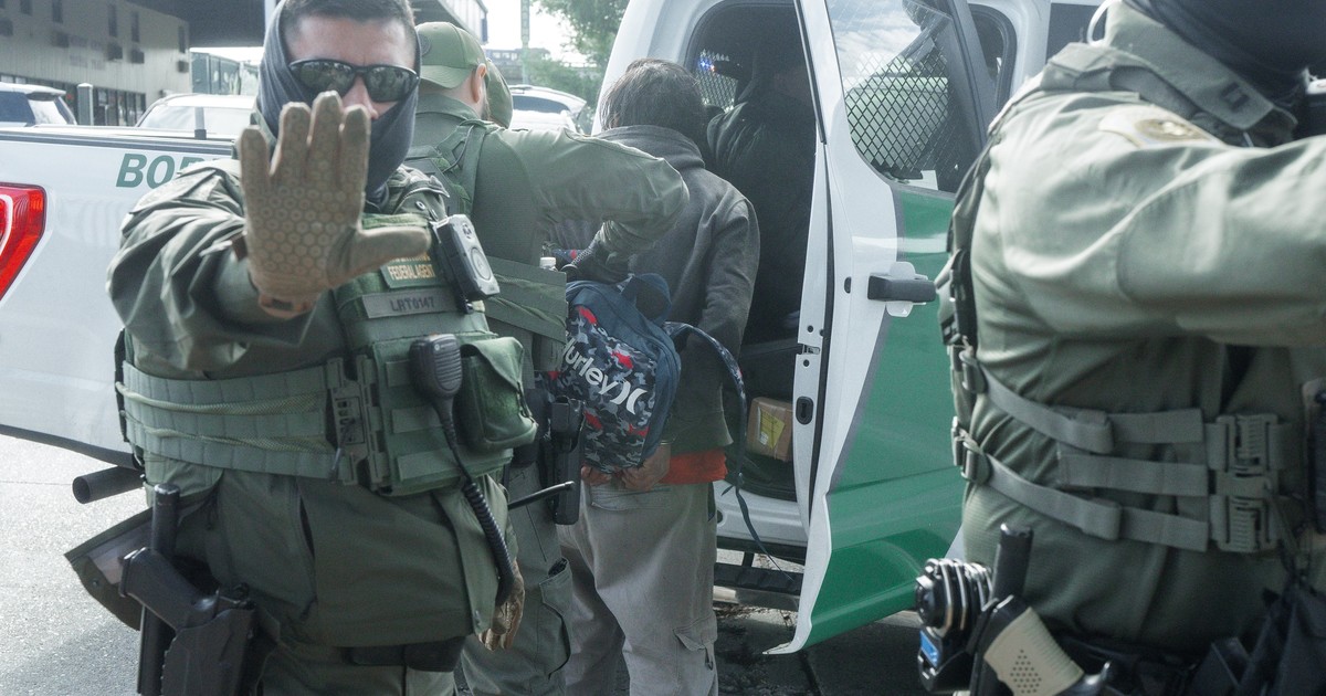 el gobierno de Trump lanza una de sus mayores redadas migratorias del año