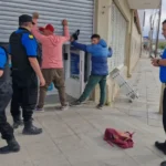 Robaron una escalera plegable y los atraparon en avenida Kennedy