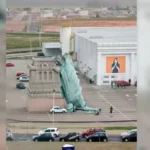 Un temporal derribó una réplica de la Estatua de la Libertad en Porto Alegre