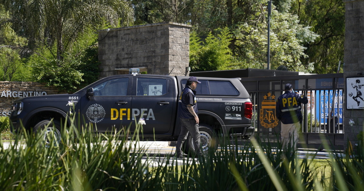 Allanaron la AFA y el predio de Ezeiza por la causa que investiga un presunto lavado de dinero con operaciones en el exterior :: Olé