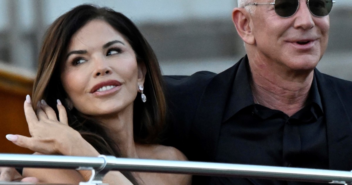 Utilice este título  Advierten que los multimillonarios tienen cada vez más poder político y mediático y cree en base a ese titulo original un titulo nuevo, preciso, comprensible y que no pierda relacion con el titulo original. Necesito que me devuelvas solo y nada mas que el titulo nuevo.