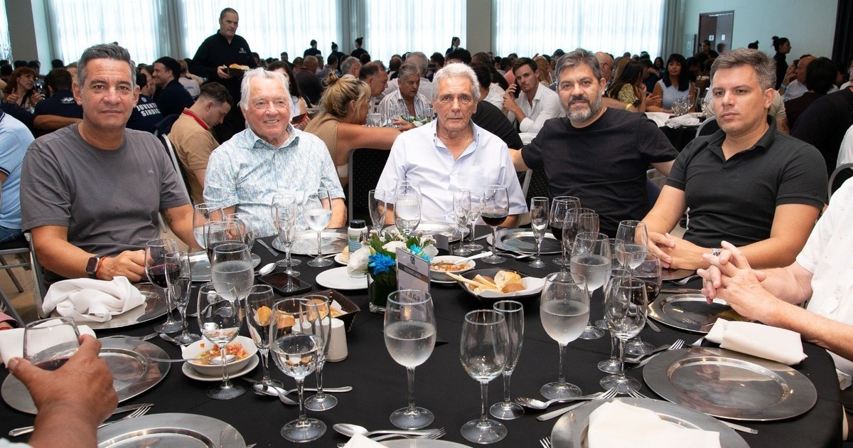 Utilice este título  Con un enviado de Axel Kicillof, el sindicalista Luis Barrionuevo encabezó un encuentro contra la Reforma Laboral y cree en base a ese titulo original un titulo nuevo, preciso, comprensible y que no pierda relacion con el titulo original. Necesito que me devuelvas solo y nada mas que el titulo nuevo.