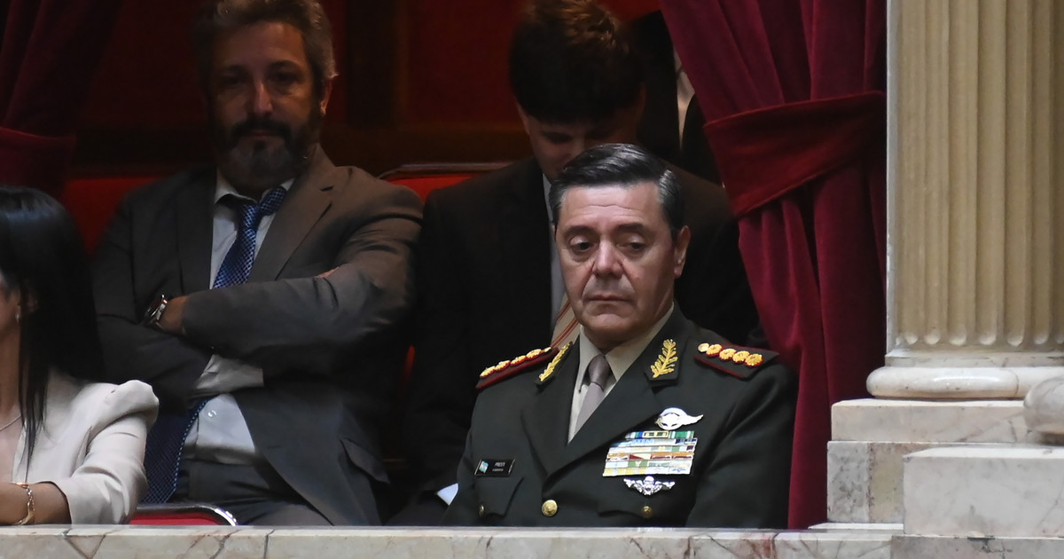 Con un nuevo decreto, el Gobierno facilita que los militares ocupen cargos en la cúpula del Ministerio de Defensa