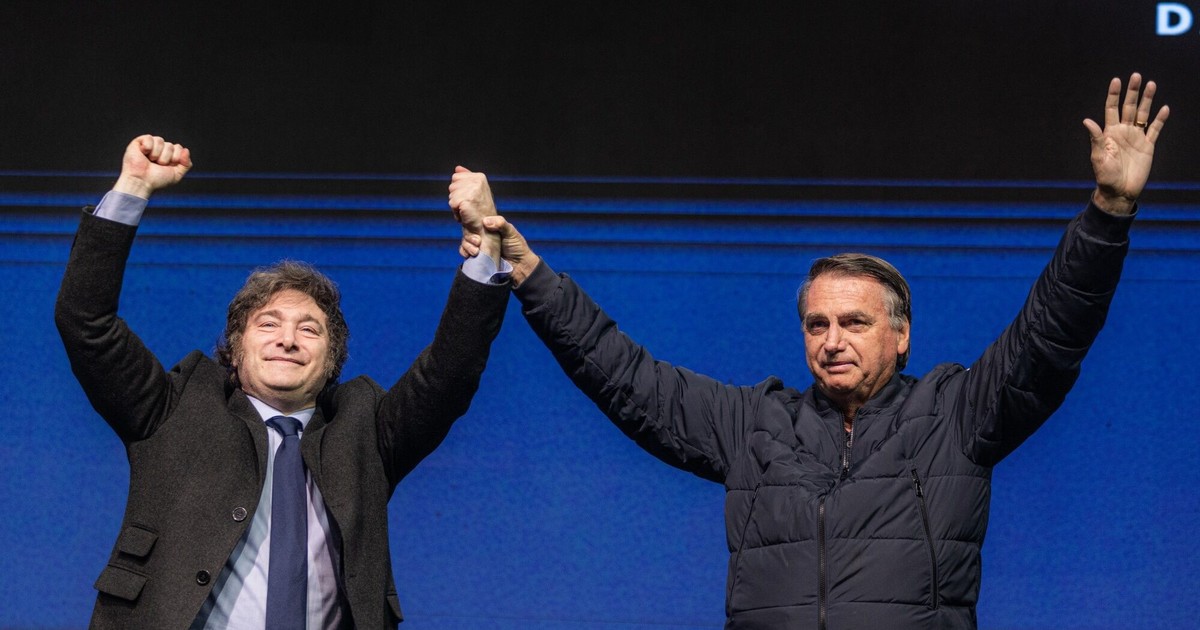 Enfrentado con Lula, Javier Milei cierra filas con los Bolsonaro y recibe elogios: "Sólida brújula moral"