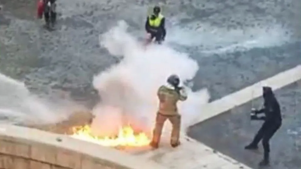 España: un bombero intentó quemarse a lo bonzo frente a la Catedral de Murcia