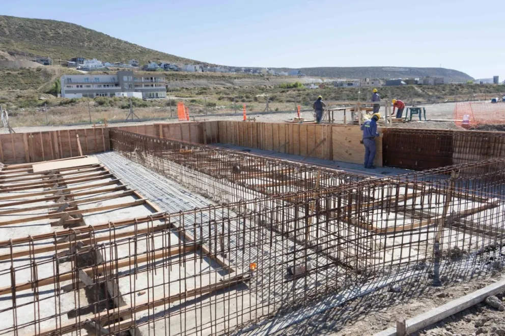 Frente al olor que sale de la laguna en Rada Tilly el municipio informó sobre los avances de la obra de la Planta de Tratamiento