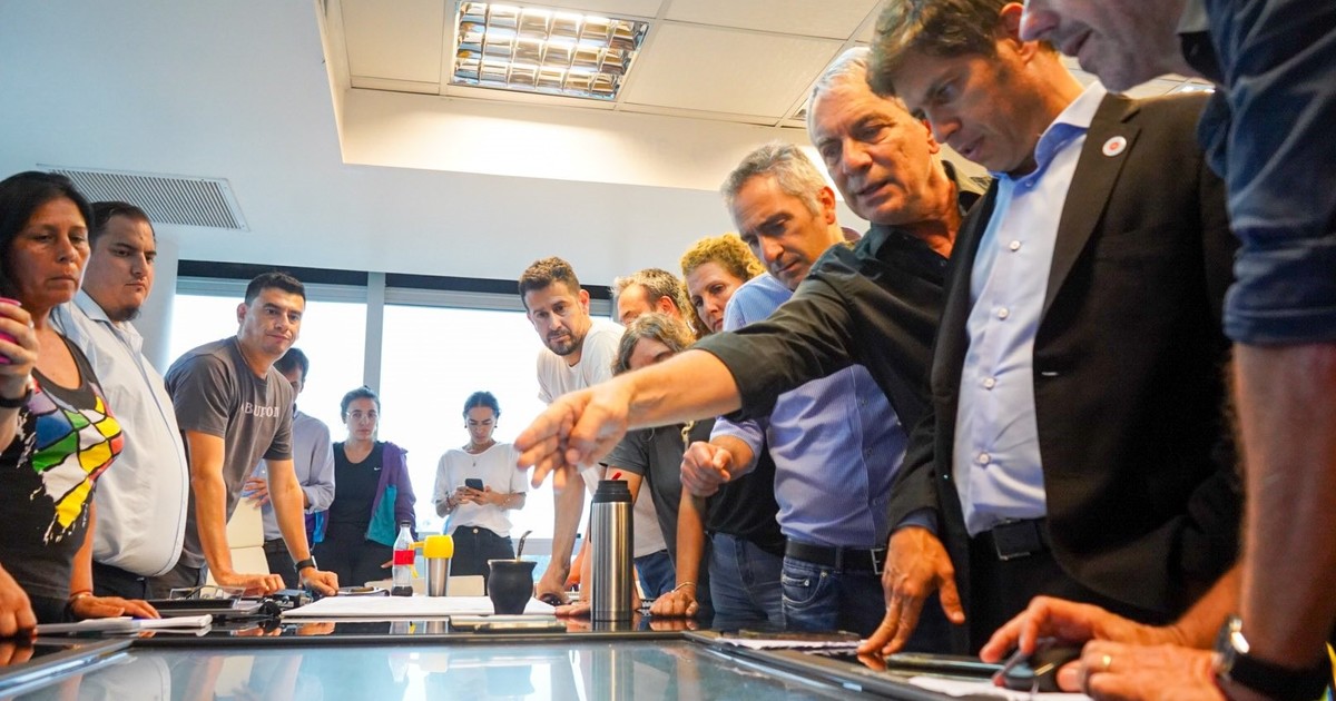 Kicillof reunió a su tropa y suena un intendente como "candidato de la unidad"