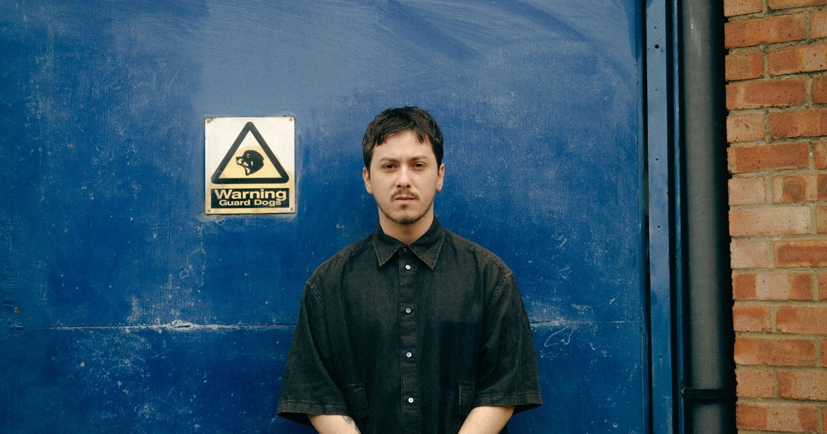 Utilice este título  Pat Alvarez, el músico argentino que hizo la canción que cierra la nueva temporada de “Emily in Paris” y cree en base a ese titulo original un titulo nuevo, preciso, comprensible y que no pierda relacion con el titulo original. Necesito que me devuelvas solo y nada mas que el titulo nuevo.