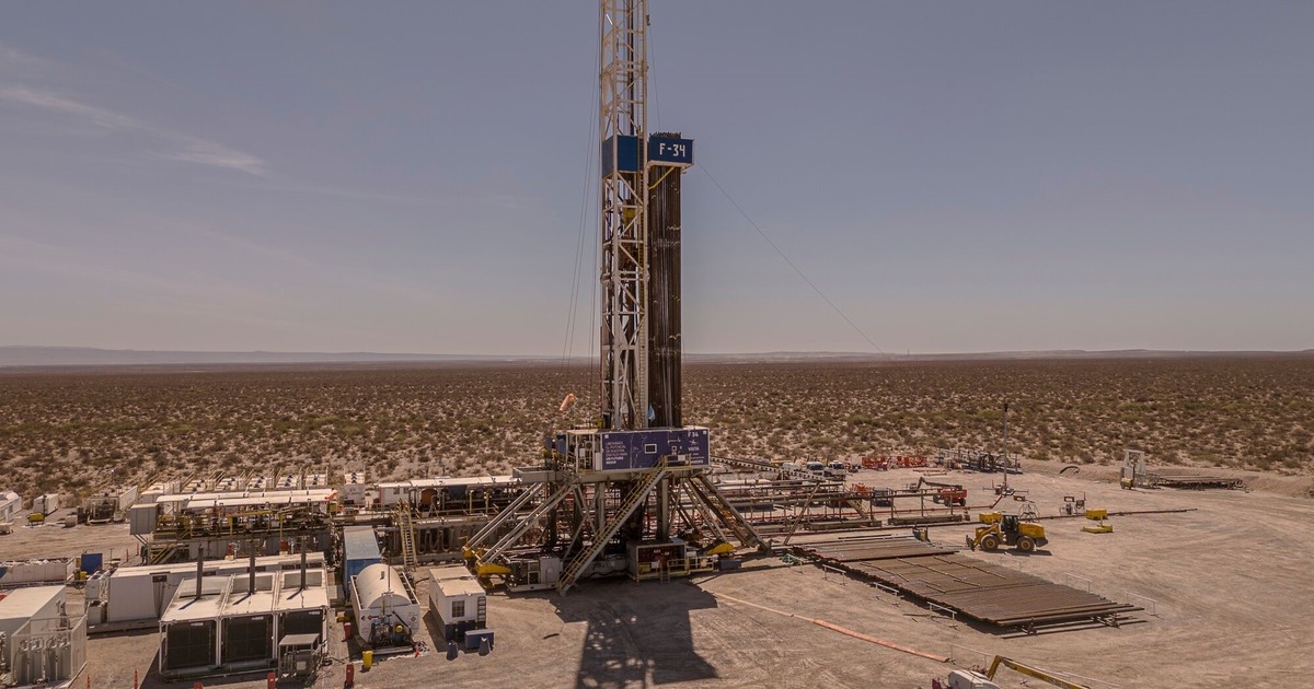 Utilice este título  en 2025 hubo un superávit récord de US$ 7.815 millones y cree en base a ese titulo original un titulo nuevo, preciso, comprensible y que no pierda relacion con el titulo original. Necesito que me devuelvas solo y nada mas que el titulo nuevo.