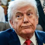 Utilice este título una jueza frenó a Trump de suspender los “paroles” a miles de extranjeros y cree en base a ese titulo original un titulo nuevo, preciso, comprensible y que no pierda relacion con el titulo original. Necesito que me devuelvas solo y nada mas que el titulo nuevo.