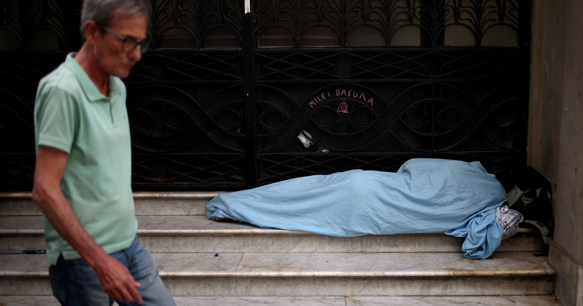 Utilice este título  volvieron a retroceder la indigencia y la pobreza y cree en base a ese titulo original un titulo nuevo, preciso, comprensible y que no pierda relacion con el titulo original. Necesito que me devuelvas solo y nada mas que el titulo nuevo.