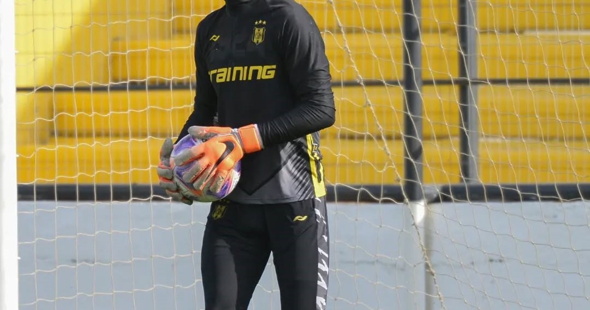 ¿Cómo sigue Mauricio Nievas, el arquero de Deportivo Madryn que sufrió un paro? :: Olé