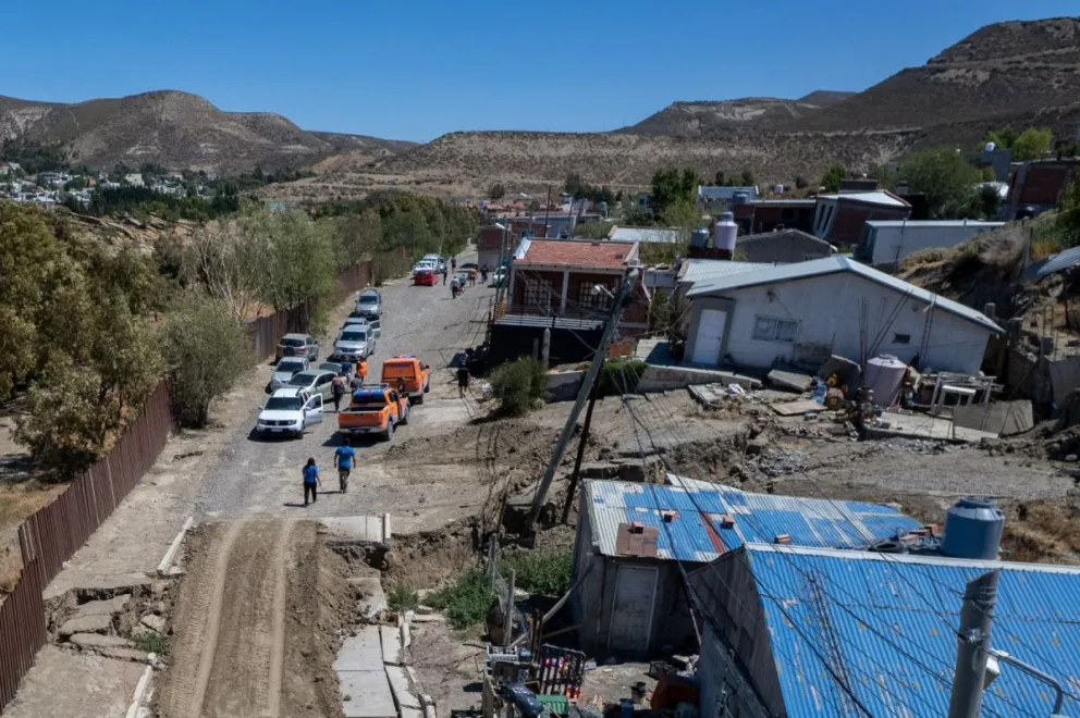 Emergencia en el cerro Hermitte: Más de 300 familias ya gestionaron ayuda económica