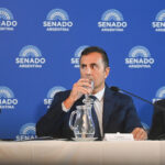 Utilice este título En medio del debate por la reforma laboral, varias provincias exigen al Gobierno la “urgente convocatoria” del Consejo Federal del Trabajo y cree en base a ese titulo original un titulo nuevo, preciso, comprensible y que no pierda relacion con el titulo original. Necesito que me devuelvas solo y nada mas que el titulo nuevo.