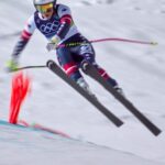 Utilice este título La esquiadora Lindsey Vonn sufrió un brutal accidente tras competir con la rodilla rota y abrió el debate sobre los límites en el deporte de elite y cree en base a ese titulo original un titulo nuevo, preciso, comprensible y que no pierda relacion con el titulo original. Necesito que me devuelvas solo y nada mas que el titulo nuevo.