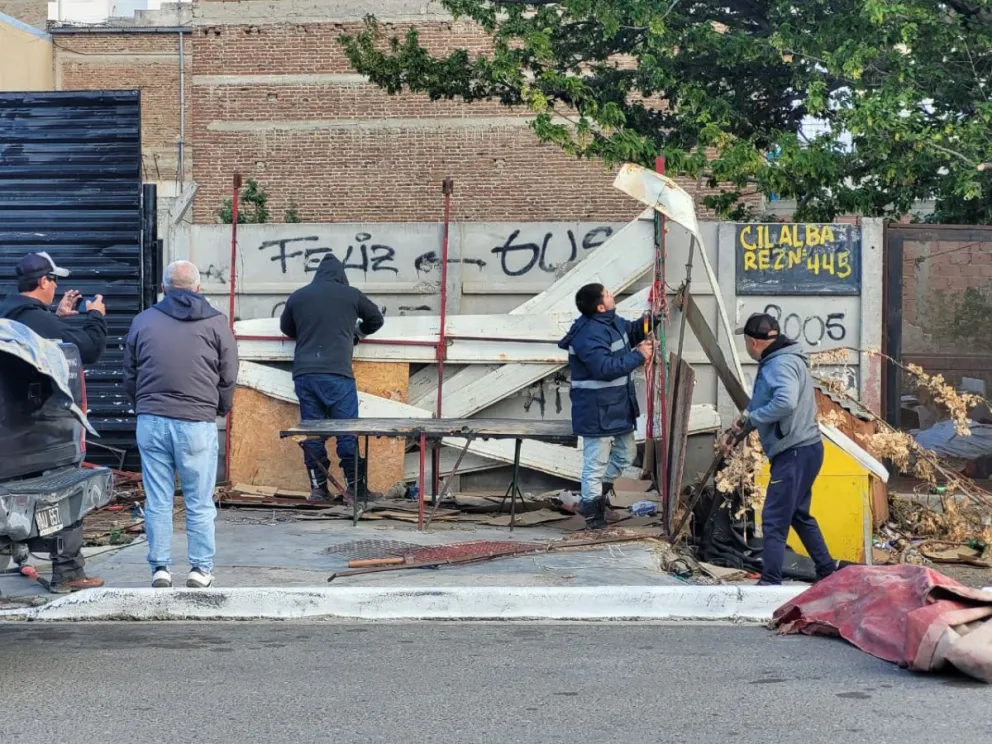 Levantaron un puesto precario que era usado para pernoctar frente a la Terminal