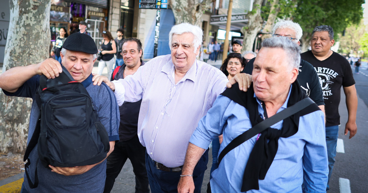 "No es un privilegio tener el celular de un funcionario", la reacción ante las exigencias de Alberto Samid desde su internación en Uruguay