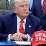 Utilice este título Trump admitió que ordenó reducir el despliegue de agentes migratorios en Minnesota y cree en base a ese titulo original un titulo nuevo, preciso, comprensible y que no pierda relacion con el titulo original. Necesito que me devuelvas solo y nada mas que el titulo nuevo.