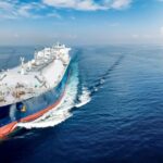 Utilice este título buscan US$ 12.500 millones con el JP Morgan y cree en base a ese titulo original un titulo nuevo, preciso, comprensible y que no pierda relacion con el titulo original. Necesito que me devuelvas solo y nada mas que el titulo nuevo.