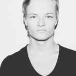 Utilice este título el hijo de la futura reina de Noruega acusado por violaciones y abusos sexuales y cree en base a ese titulo original un titulo nuevo, preciso, comprensible y que no pierda relacion con el titulo original. Necesito que me devuelvas solo y nada mas que el titulo nuevo.