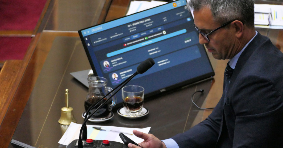 la oposición presiona al Gobierno por los cambios en las licencias por enfermedad